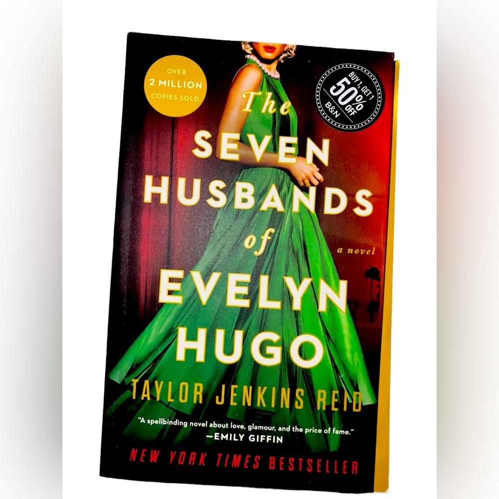 The Seven Husbands of Evelyn Hugo, By Taylor Jenkins Reid (paperback)